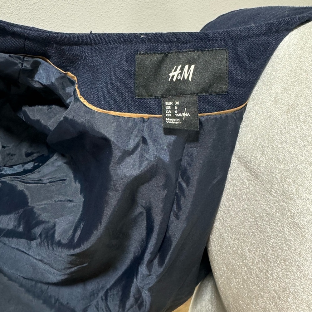 H&M Women's blazer in blue and tan, size 6 - Picture 6 of 6